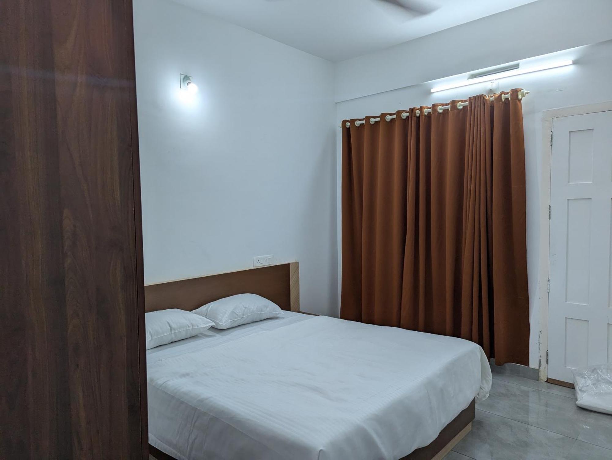 Jayalakshmi Residency Hotel Vaduvanchal Екстериор снимка