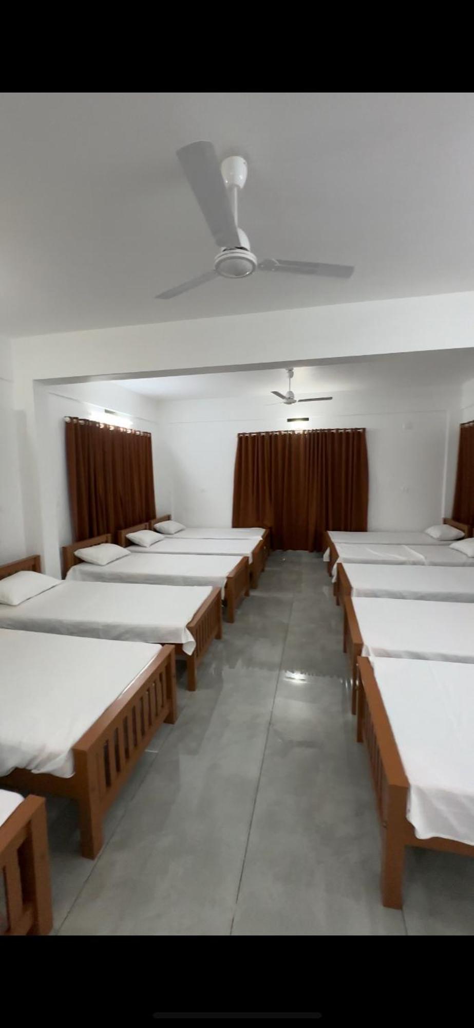 Jayalakshmi Residency Hotel Vaduvanchal Екстериор снимка