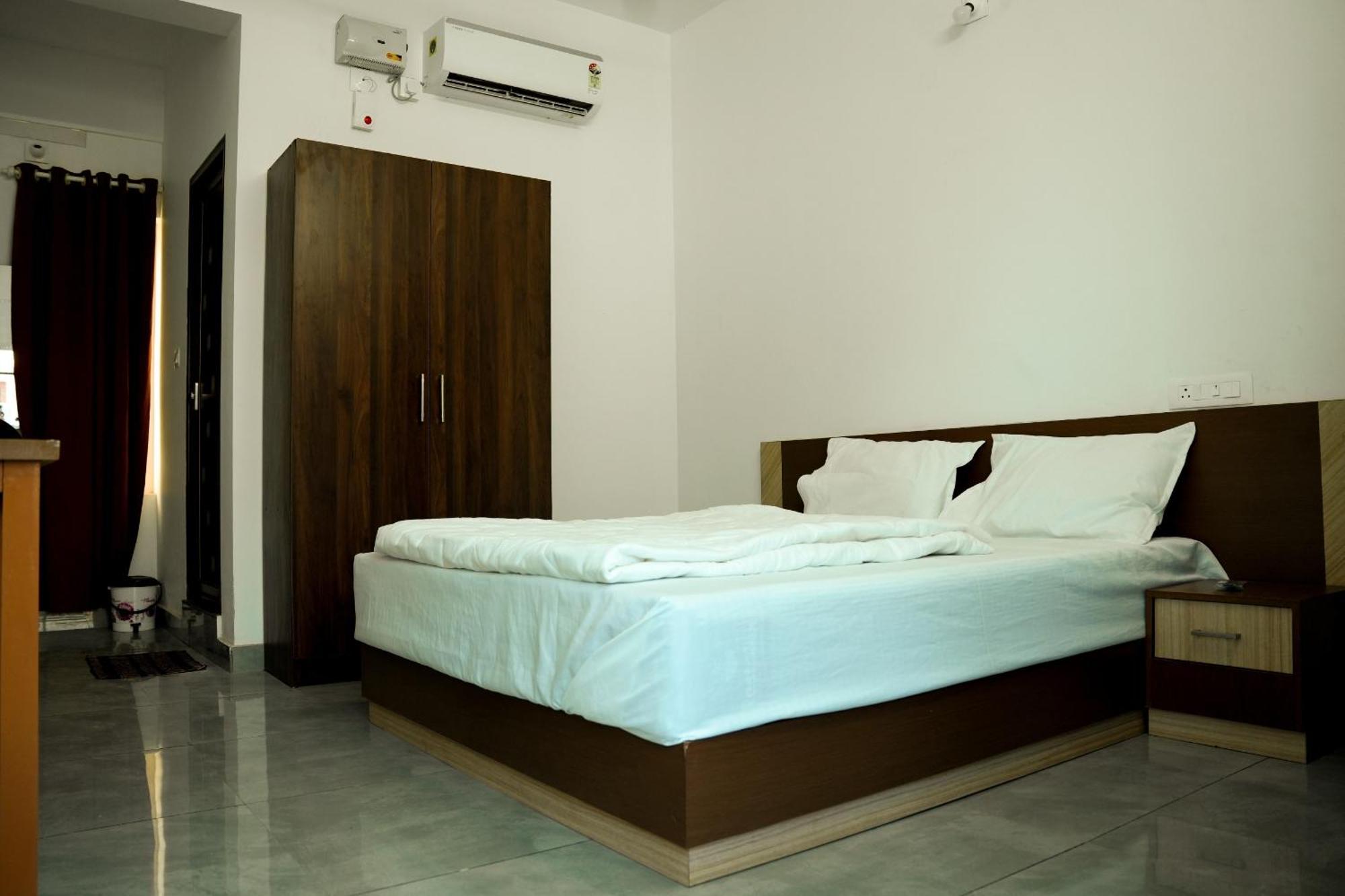 Jayalakshmi Residency Hotel Vaduvanchal Екстериор снимка